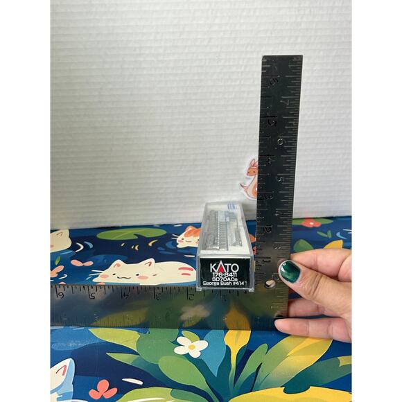 N Scale Kato EMD 176-8411 SD70ACe George Bush #4141 - Picture 2 of 11